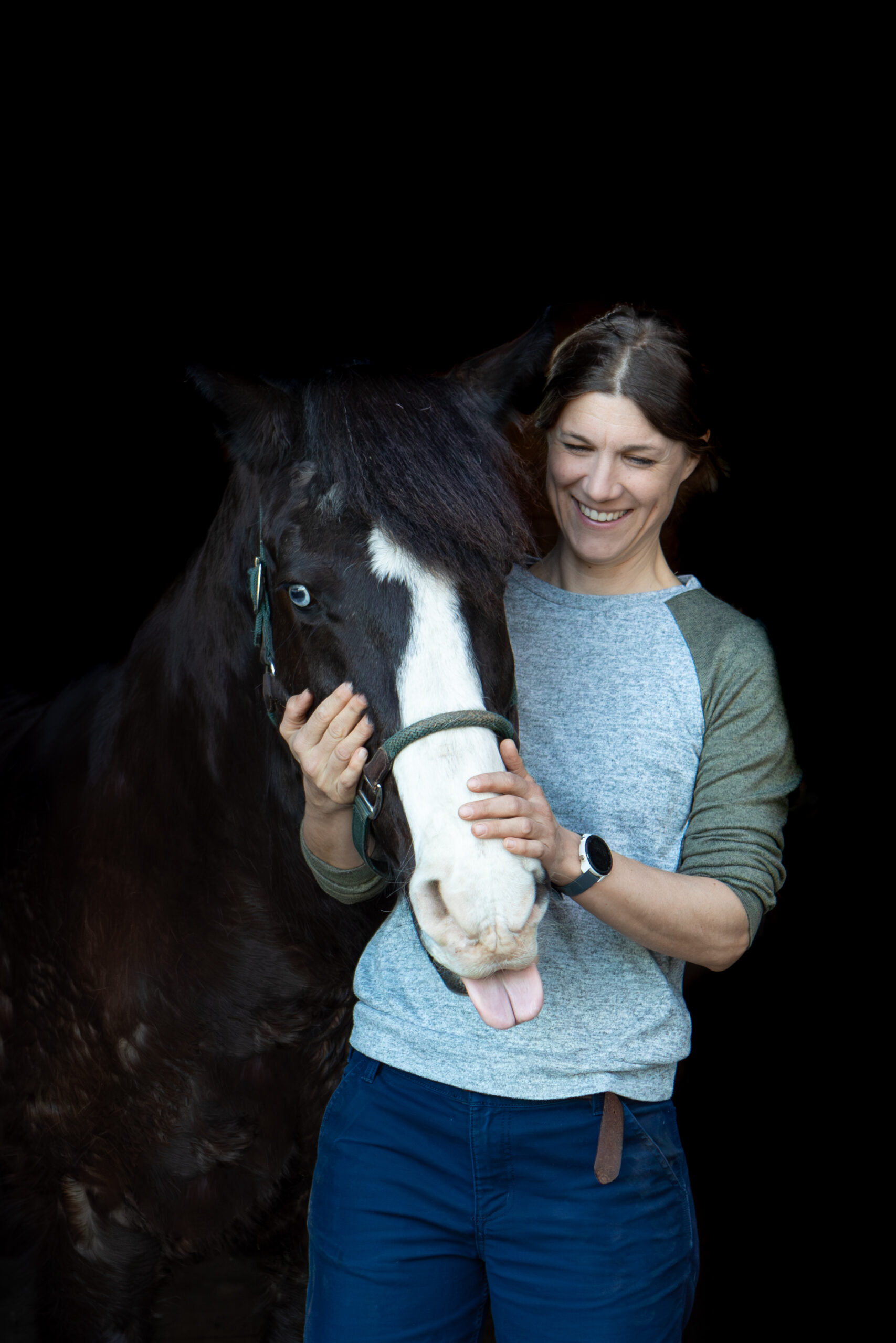 Tierheilpraktikerin Stefanie Heilmeier mit Pferd